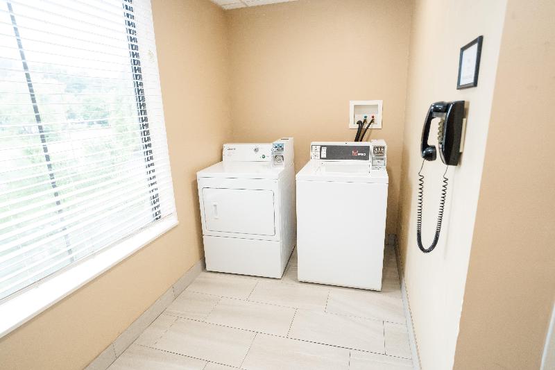 Holiday Inn Express Hotel & Suites Kodak East Sevi image