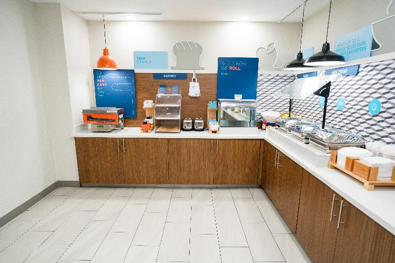 Holiday Inn Express Hotel & Suites Kodak East Sevi image