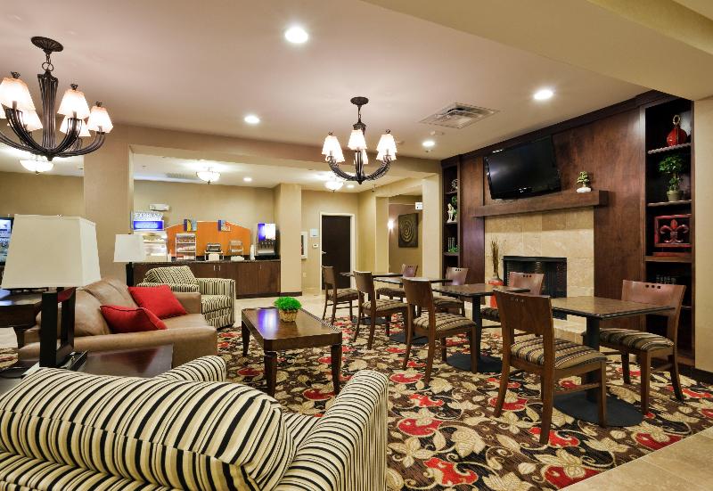 Holiday Inn Express Hotel & Suites Kodak East Sevi image