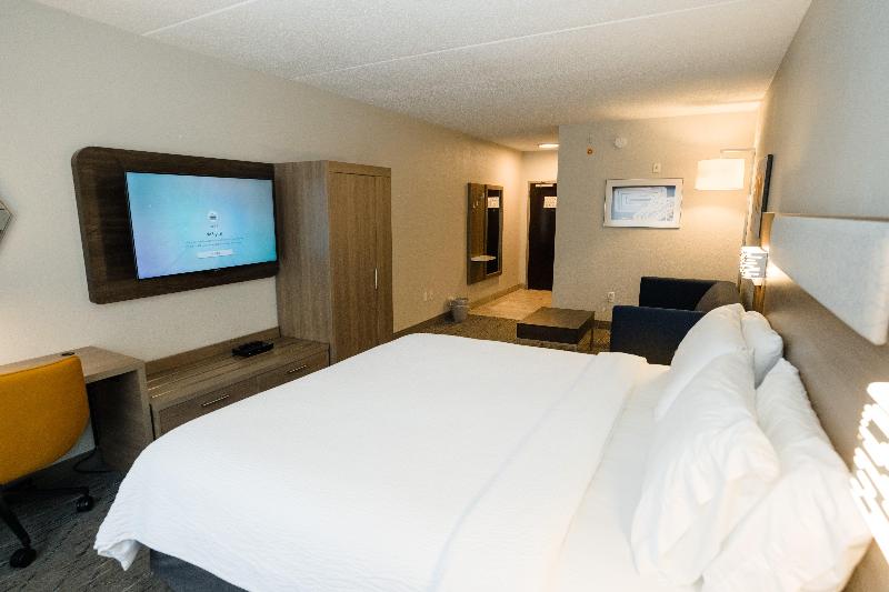 Holiday Inn Express Hotel & Suites Kodak East Sevi image