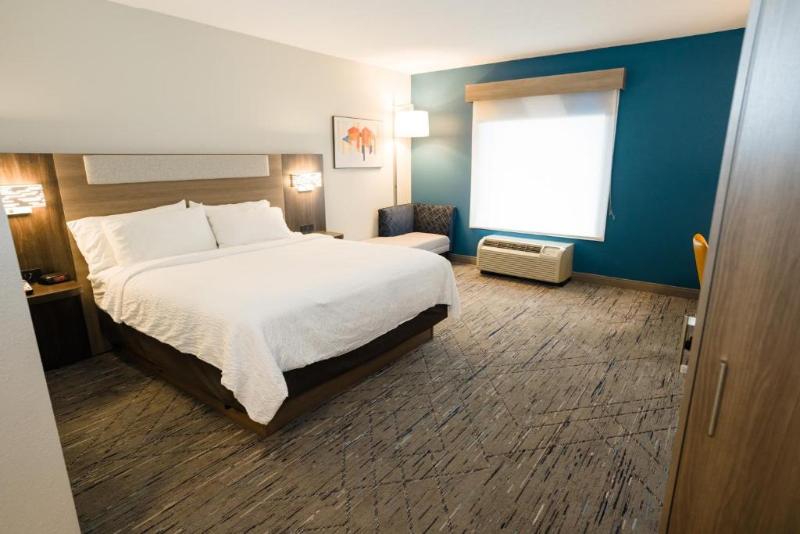 Holiday Inn Express Hotel & Suites Kodak East Sevi image