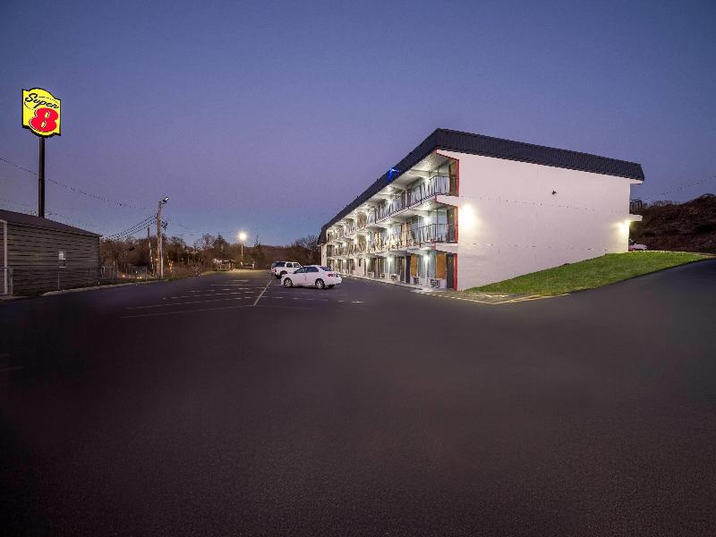 Super 8 by Wyndham Kingsport /I-81 image