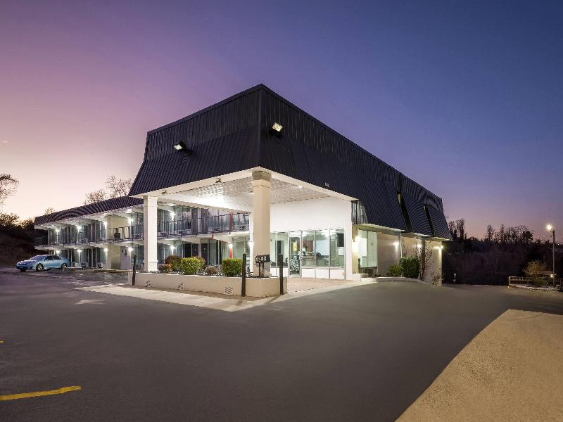 Super 8 by Wyndham Kingsport /I-81 image