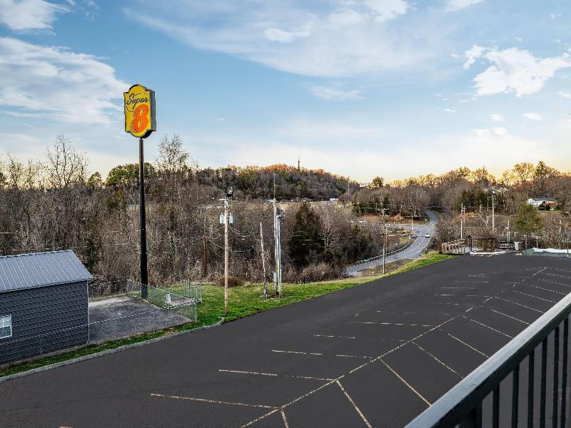 Super 8 by Wyndham Kingsport /I-81 image