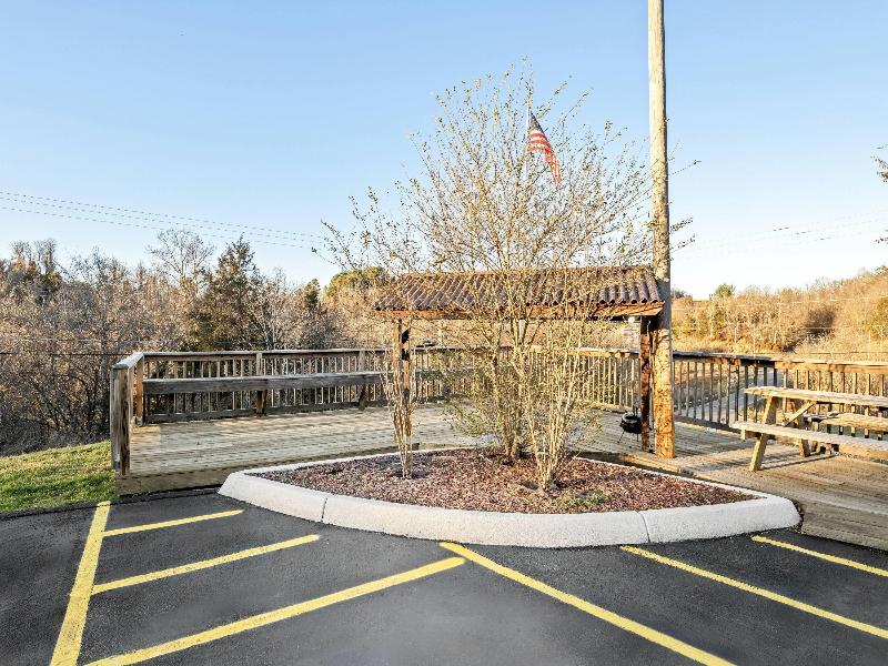 Super 8 by Wyndham Kingsport /I-81 image