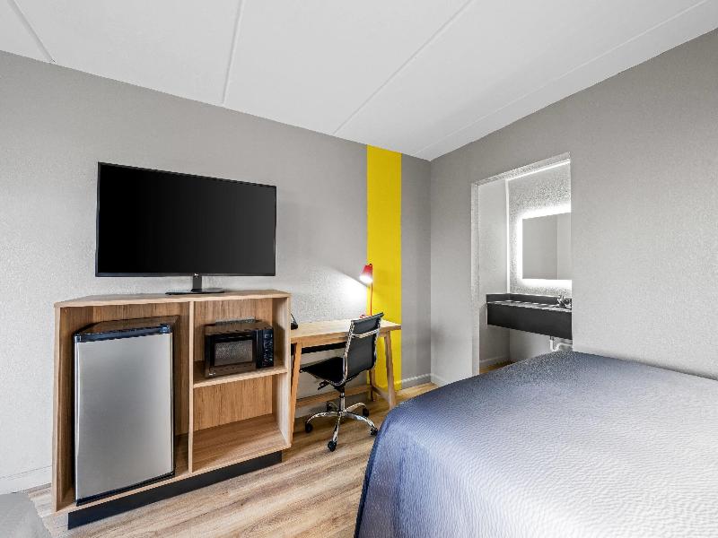 Super 8 by Wyndham Kingsport /I-81 image