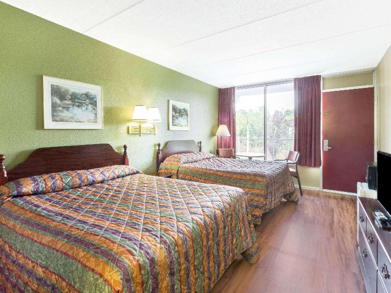 Super 8 by Wyndham Kingsport /I-81 image
