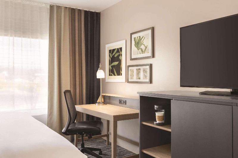 Country Inn & Suites by Radisson Sevierville-Kodak image