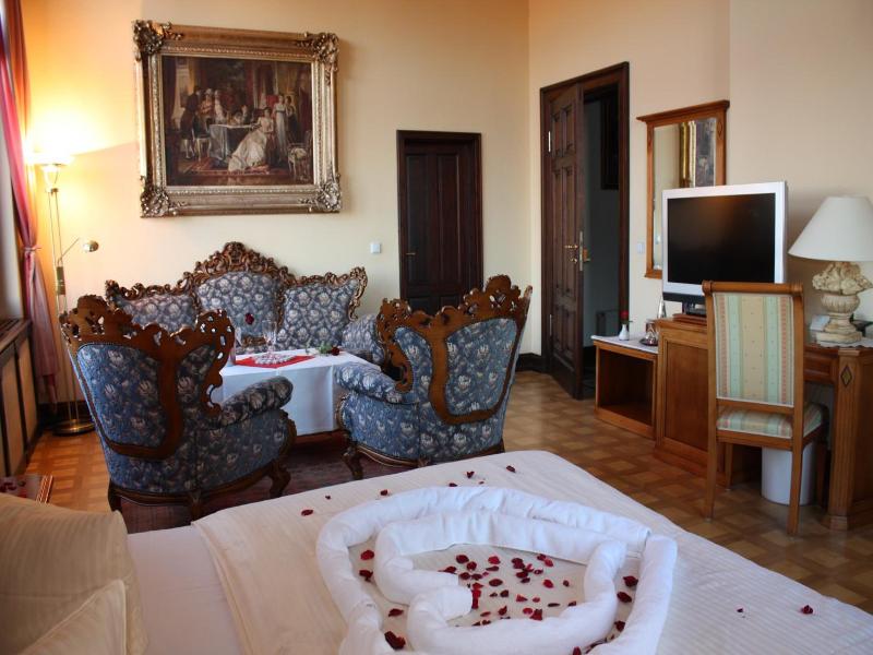 Schlosshotel Zum Markgrafen image
