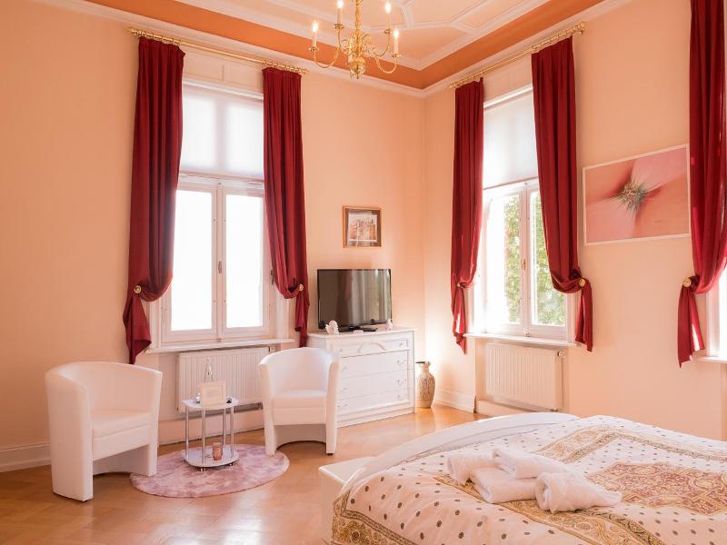 Schlosshotel Zum Markgrafen image