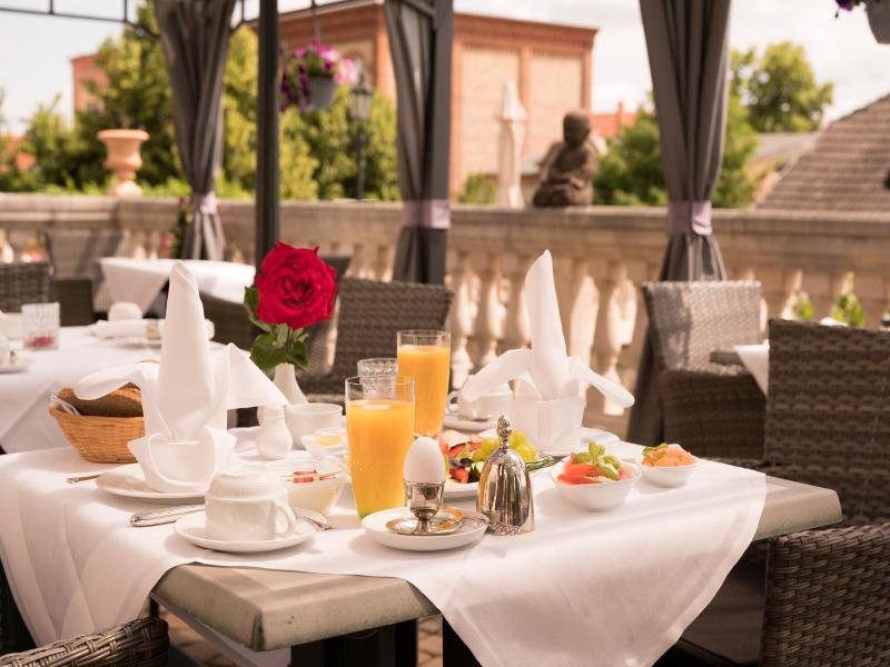 Schlosshotel Zum Markgrafen image