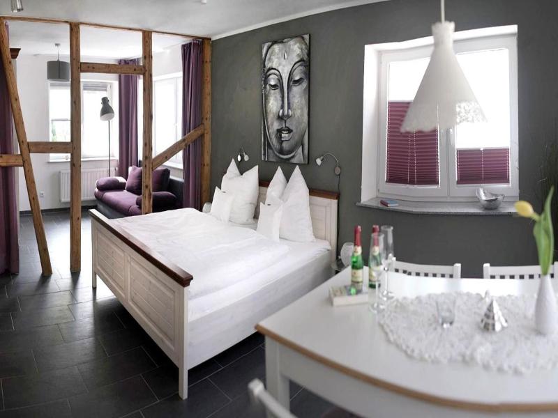 Haus am Fluss image