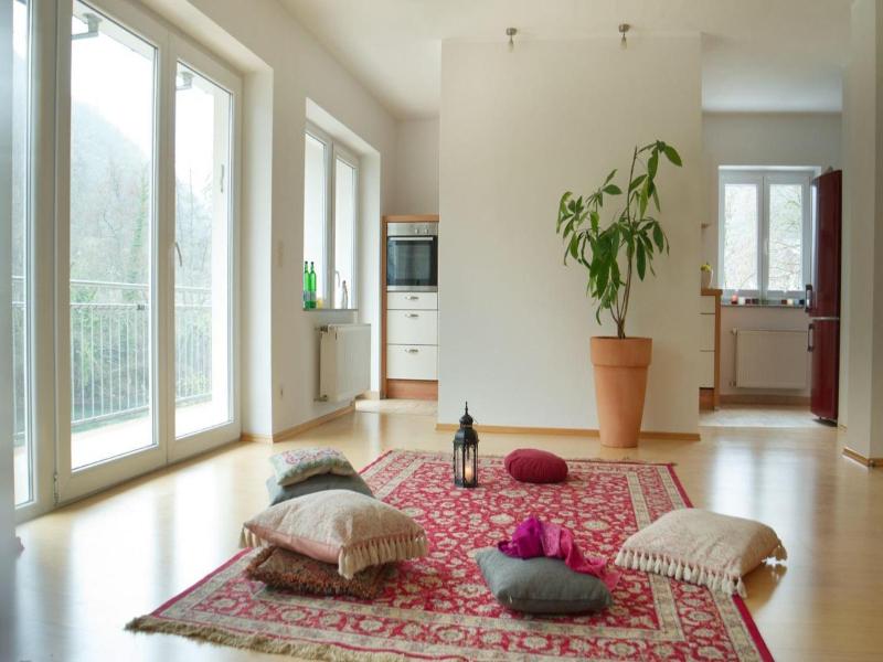 Haus am Fluss image