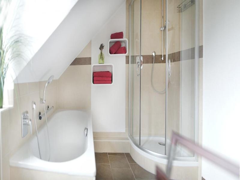 Haus am Fluss image