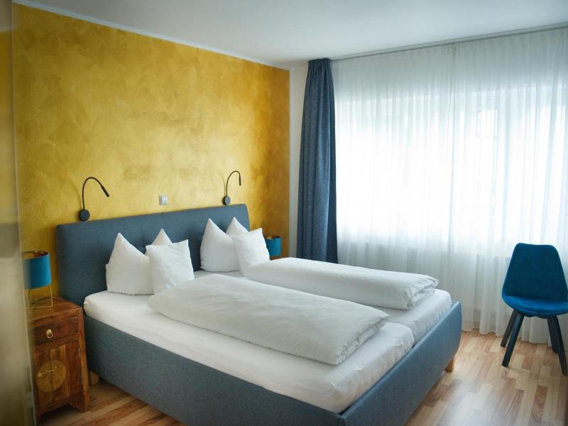 Haus am Fluss image