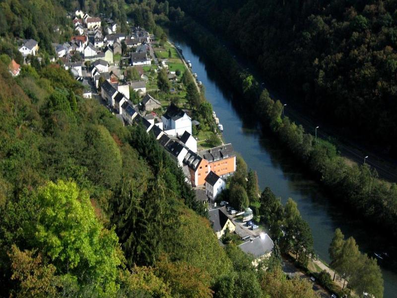 Haus am Fluss image
