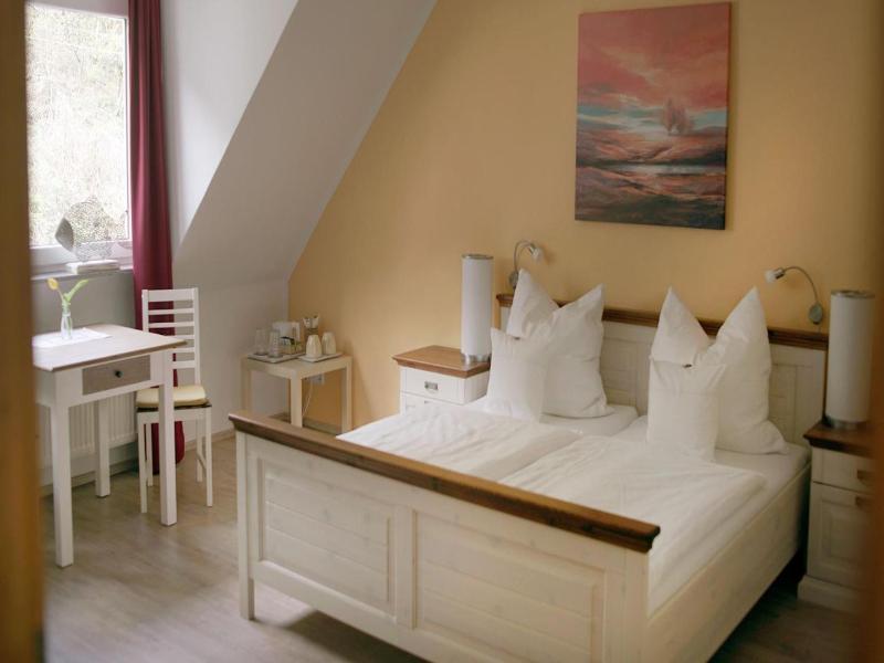 Haus am Fluss image