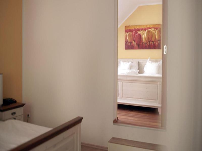 Haus am Fluss image
