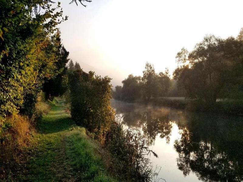 Haus am Fluss image