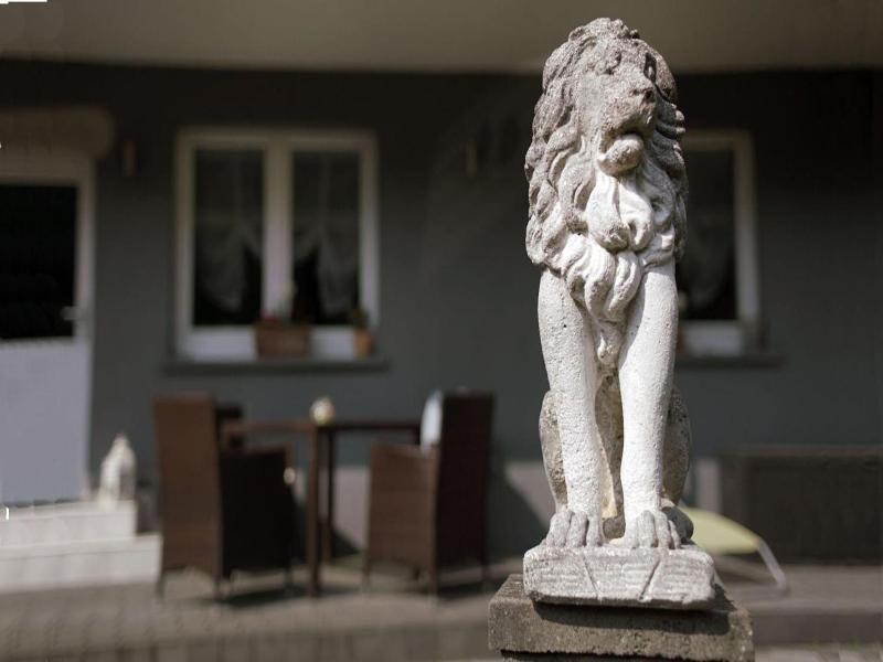 Haus am Fluss image