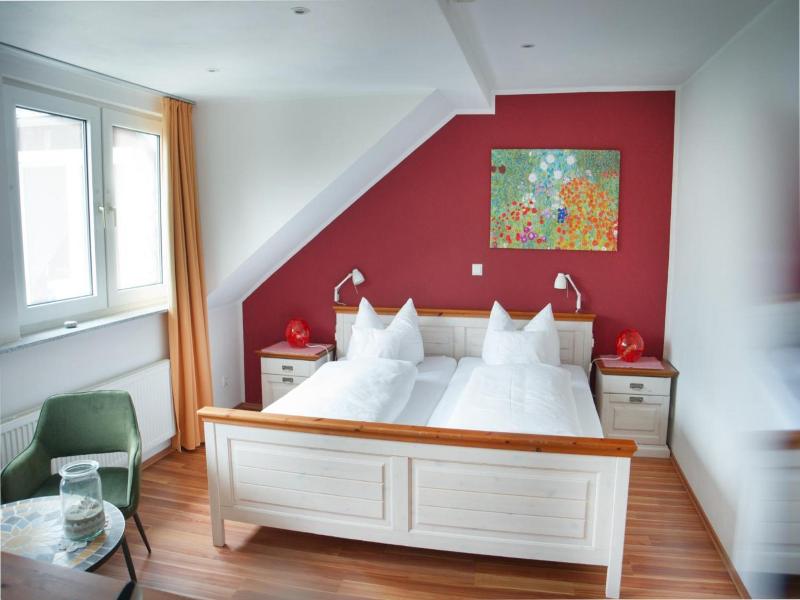 Haus am Fluss image