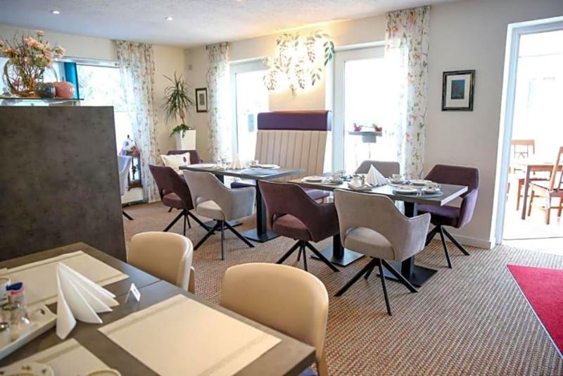 Hotel Chalet image