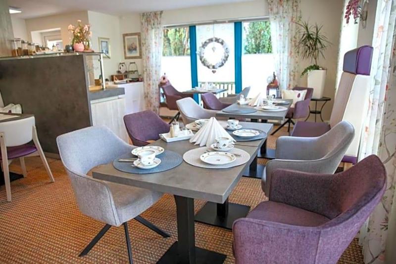 Hotel Chalet image