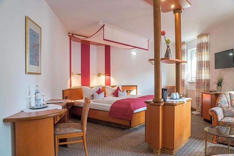 Hotel Chalet image