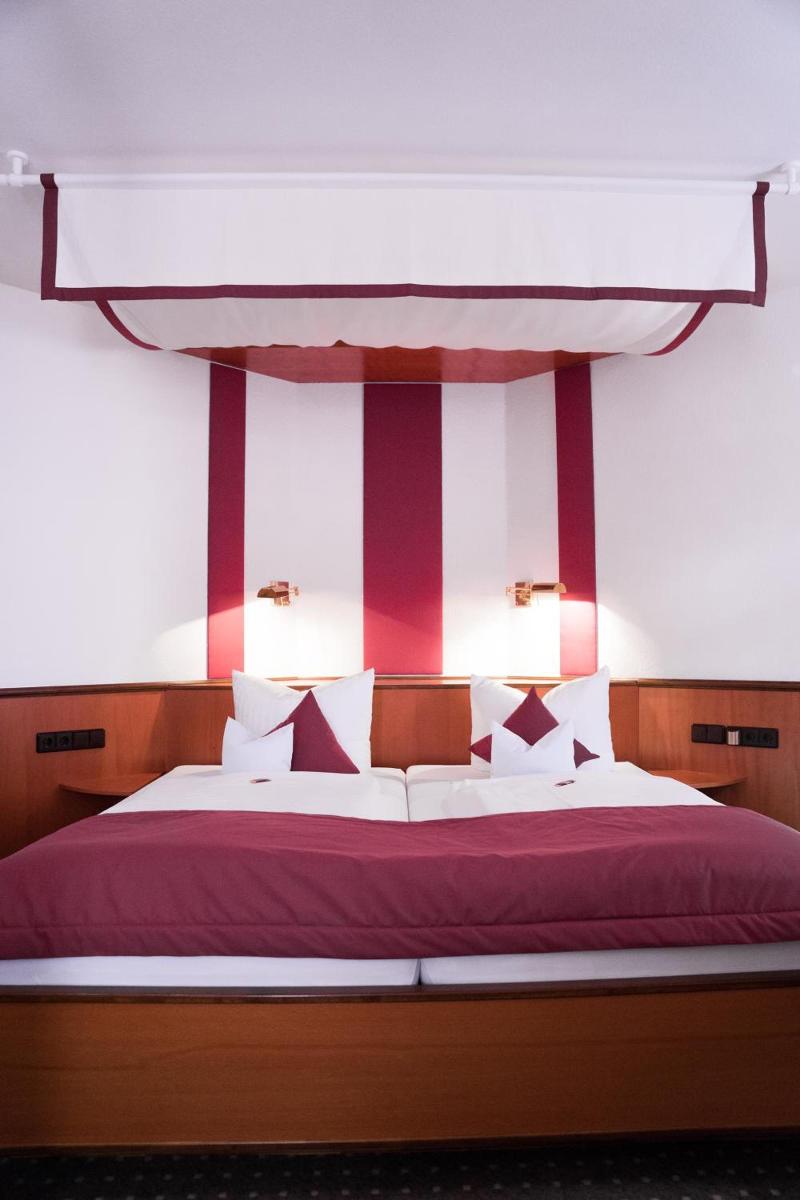 Hotel Chalet image