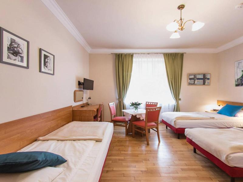 Kajzer Hostel image