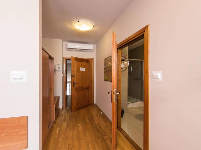 Kajzer Hostel image