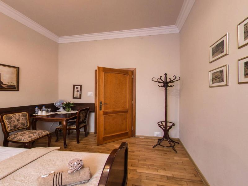 Kajzer Hostel image