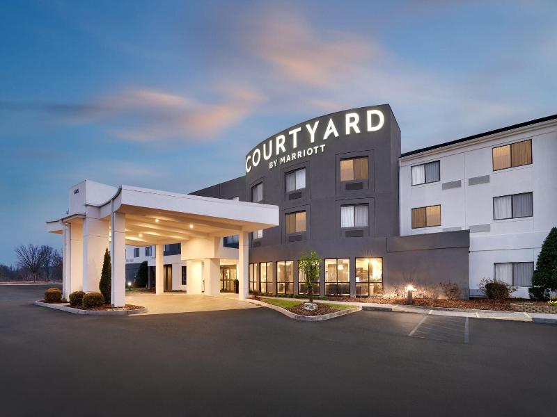 Courtyard Johnson City image
