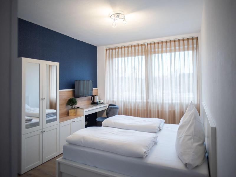 Hotel Leo image