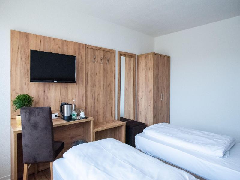 Hotel Leo image