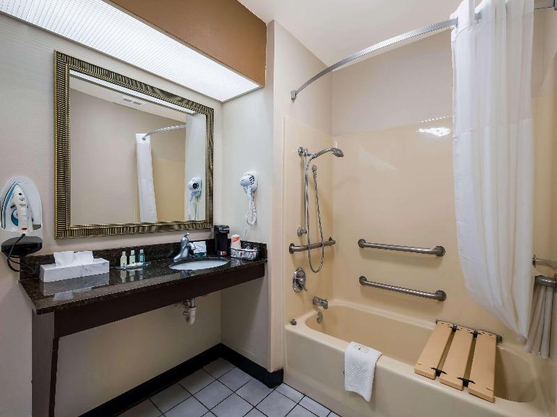 Quality Inn Johnson City I-26 Exit 17 image