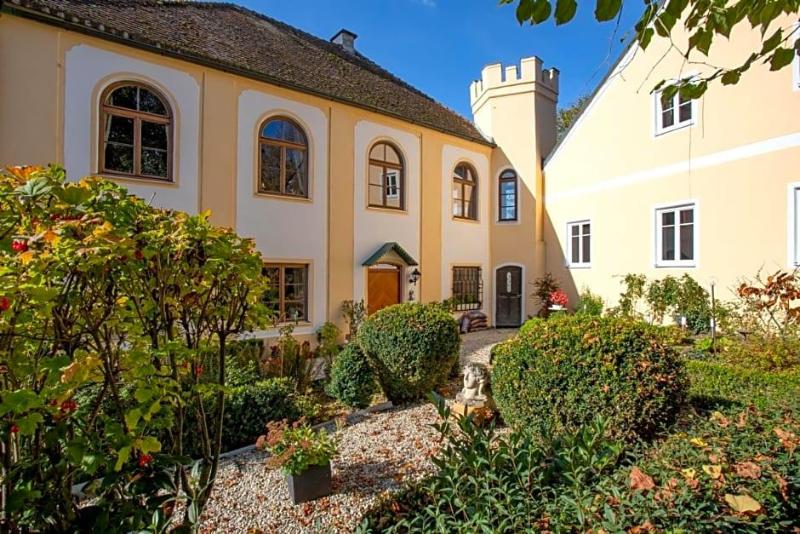 Hotel Schloss Schenke image