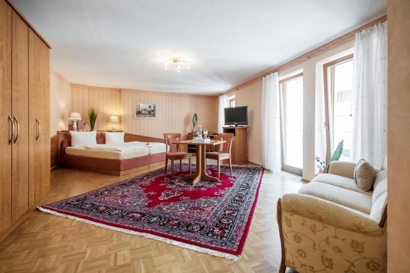 Zum grünen Kranz image