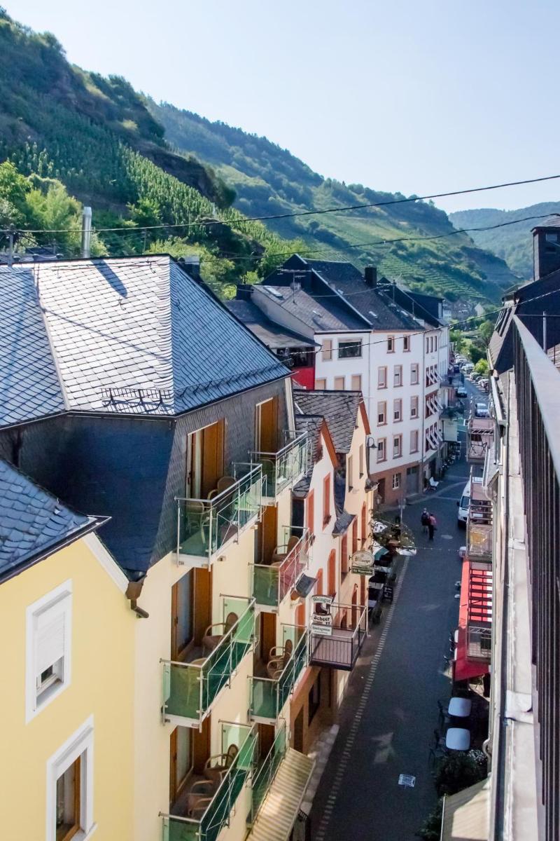 Zum grünen Kranz image