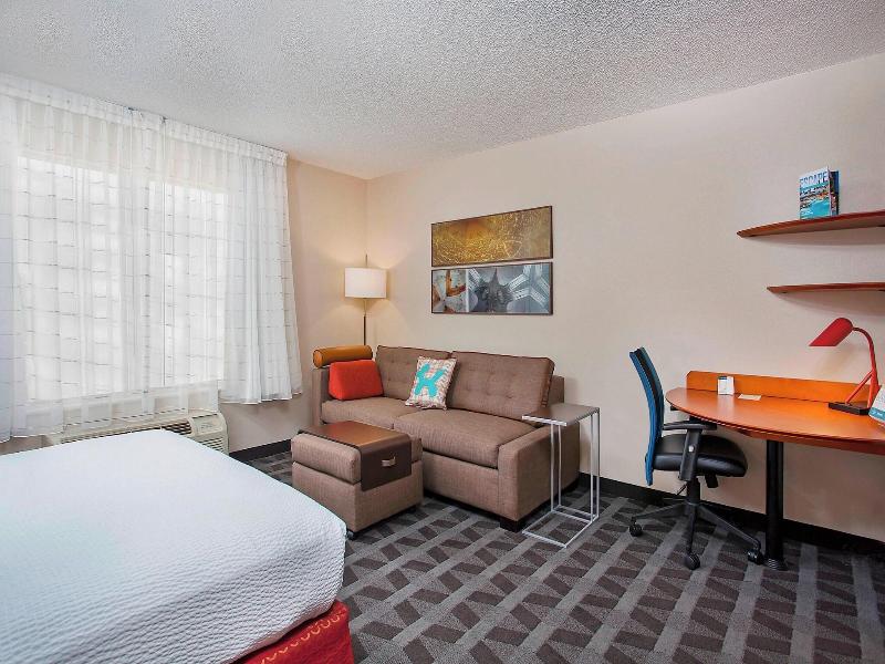 STUDIO QUEEN SIZE BED