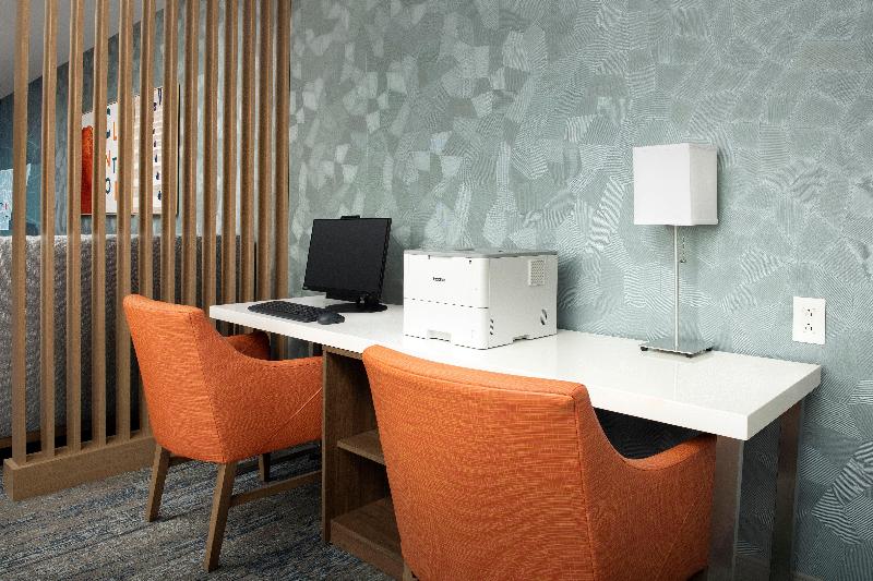 Holiday Inn Express & Suites Knoxville-Clinton