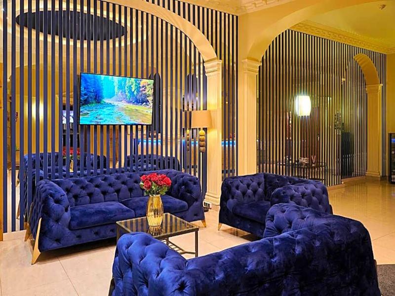 Hotel Royal image