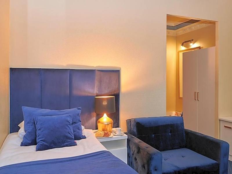 Hotel Royal image