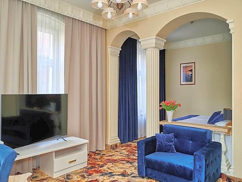 Hotel Royal image