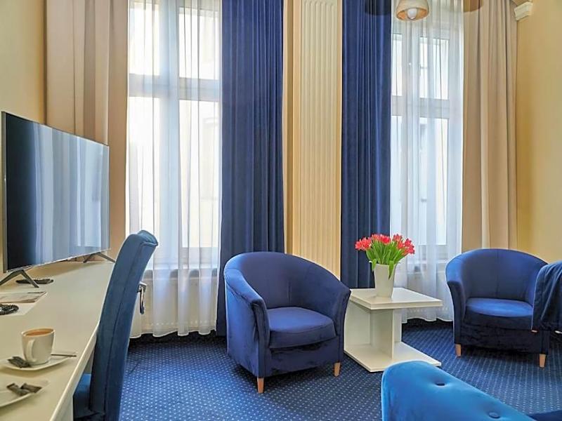 Hotel Royal image
