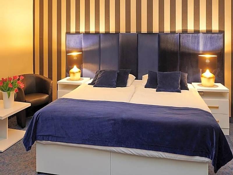Hotel Royal image