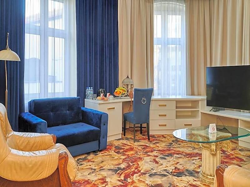 Hotel Royal image