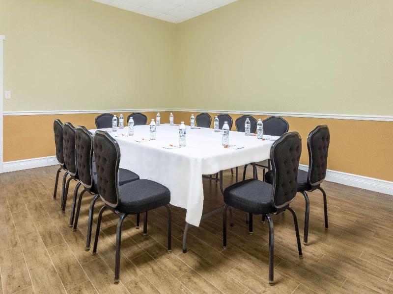 Howard Johnson by Wyndham Lakeland image