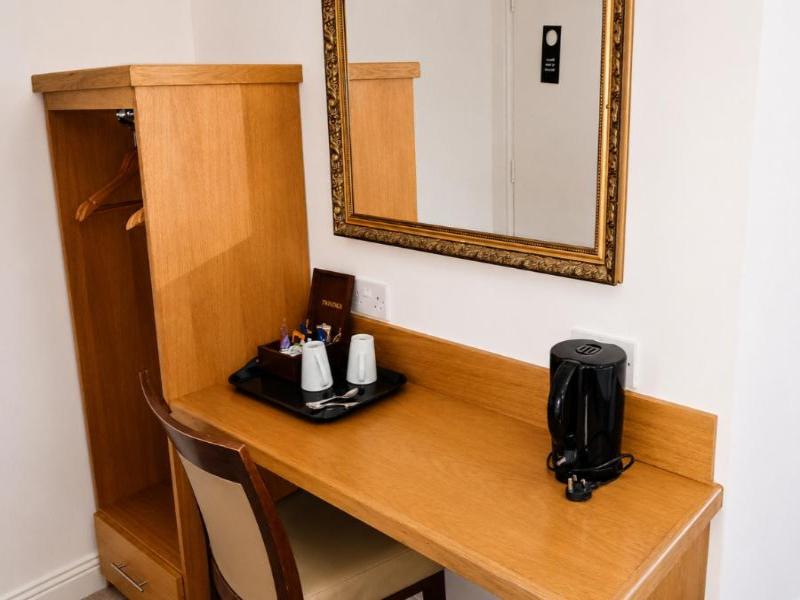 Wakefield Limes Hotel image