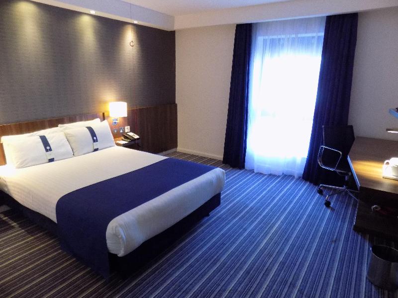 Holiday Inn Express Dunstable image